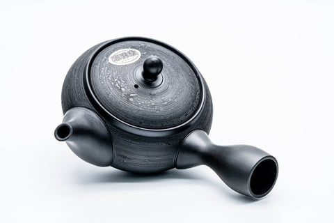 Overhead view of the lid and knob on the textured body