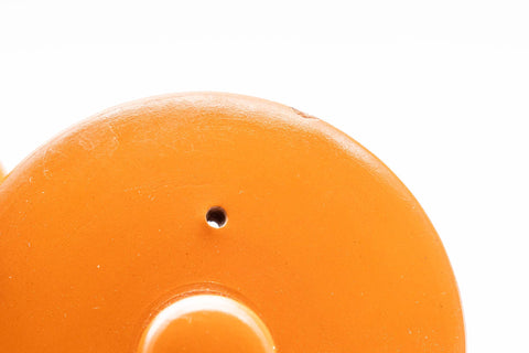 Tezumi — Japanese Kyusu - Red Shudei Tochiri Tokoname-yaki Mesh Teapot - 260ml — closeup of the decoration
