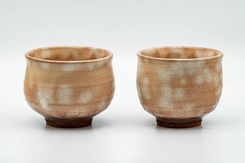Tezumi — Japanese Teacups - Pair of Beige Brown Gohonte Hagi-yaki Yunomi - 180ml — front view