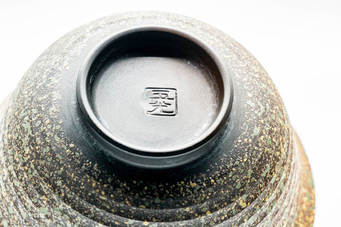 Underside of a yunomi showing the footed base and the 玉光 Gyokko Kiln maker's stamp