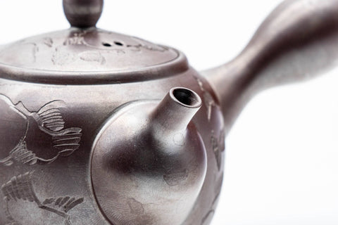 Tezumi — Japanese Kyusu - Engraved Birds Banko-yaki Ceramic Teapot - 150ml — side profile showing the spout and handle