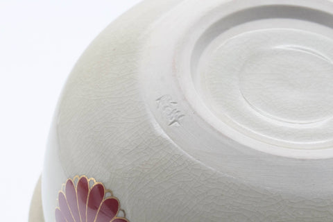Tezumi — Japanese Kensui - Floral Beige White Glazed Kyo-yaki Water Bowl - 400ml — closeup of the glaze