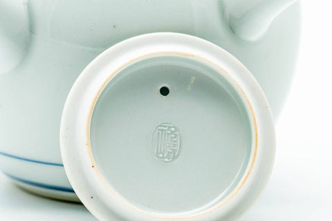 Japanese Kyusu - Blue Floral Porcelain Arita-yaki Ceramic Filter Teapot - 275ml - closeup of the underside showing the white porcelain foot