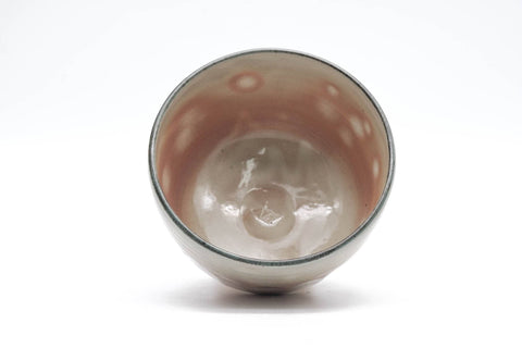 Tezumi — Japanese Matcha Bowl - Beige Pink Gohonte Golden Kyo-yaki Chawan - 250ml — three-quarter view