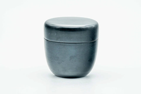 Weathered black-lacquer matcha tea caddy, lid on, three-quarter view