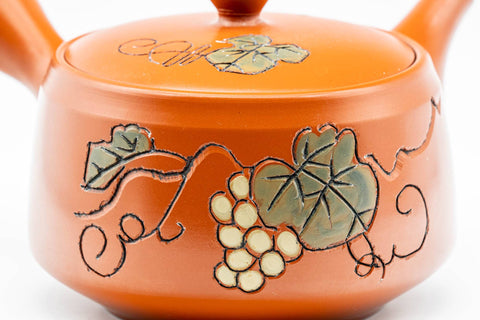 Tezumi — Japanese Kyusu - Grapevine Engraved Tokoname-yaki Obi-ami 360 Mesh Teapot - 370ml — closeup of the base