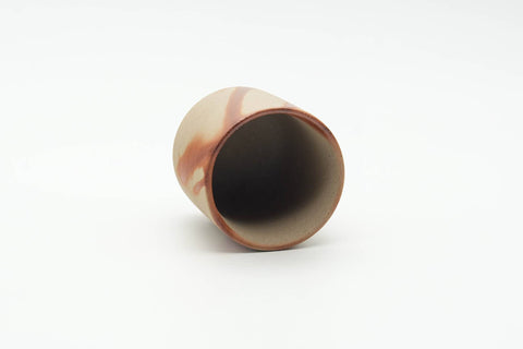 Tezumi — Japanese Teacup - Beige Orange Hidasuki Rice Straw Bizen-yaki Yunomi - 90ml — three-quarter view