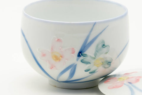 Japanese Teacup - Floral Blue White Porcelain Arita-yaki Lidded Yunomi - 100ml