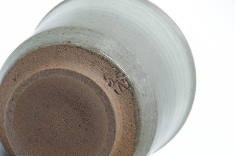 Tezumi — Japanese Teacup - Grey Floral Karatsu-yaki Yunomi - 180ml — inverted showing the foot ring