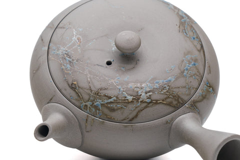 Mogake yakishime unglazed Tokoname kyusu teapot with side handle - top-down view of the lid and body with mogake streaks
