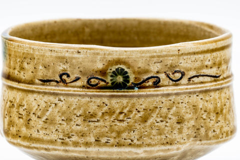 Japanese Matcha Bowl - 野田東山 Noda Touzan - Ki-Seto Glazed Scrollwork Seto-yaki Chawan - 300ml