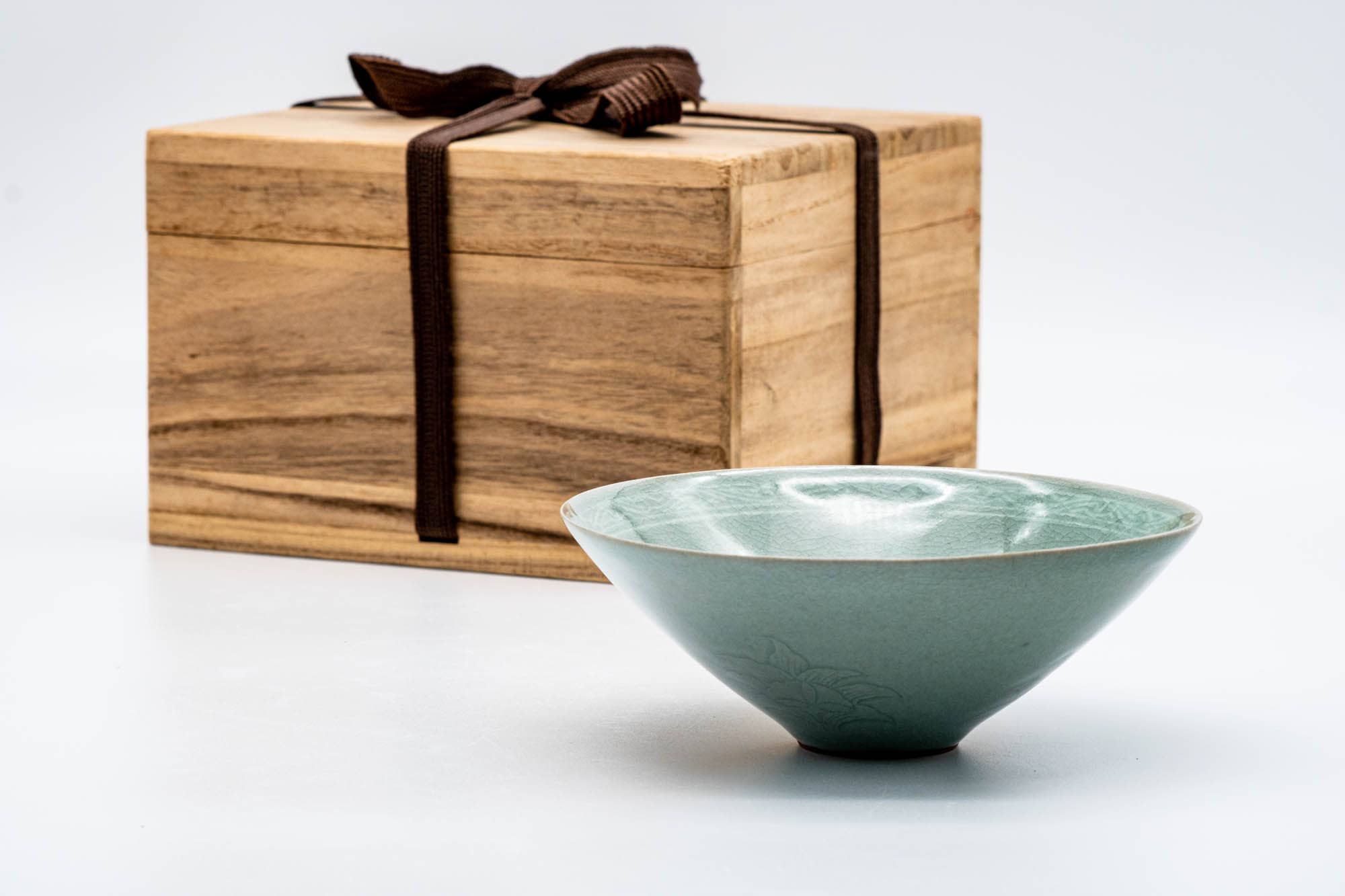 Korean Matcha Bowl - 이연휴/李連休 Yi Yeon-hyu - Unkaku Green Celadon Chawan - 150ml