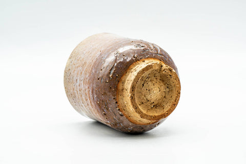 Underside of the yunomi showing the exposed clay foot ring