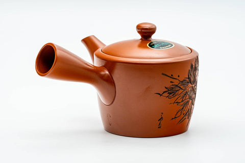 Profile of the teapot with the side handle extended and the spout.