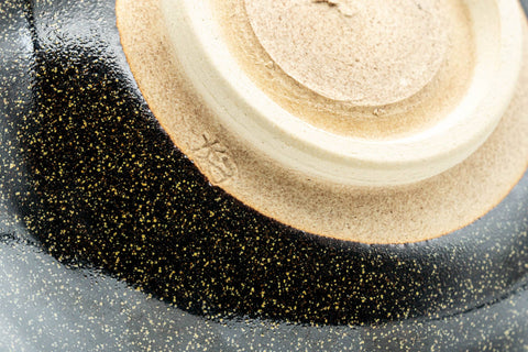 Japanese Matcha Bowl - Black Yellow Speckled Glazed Chawan - 250ml - close-up of the speckled glaze and foot