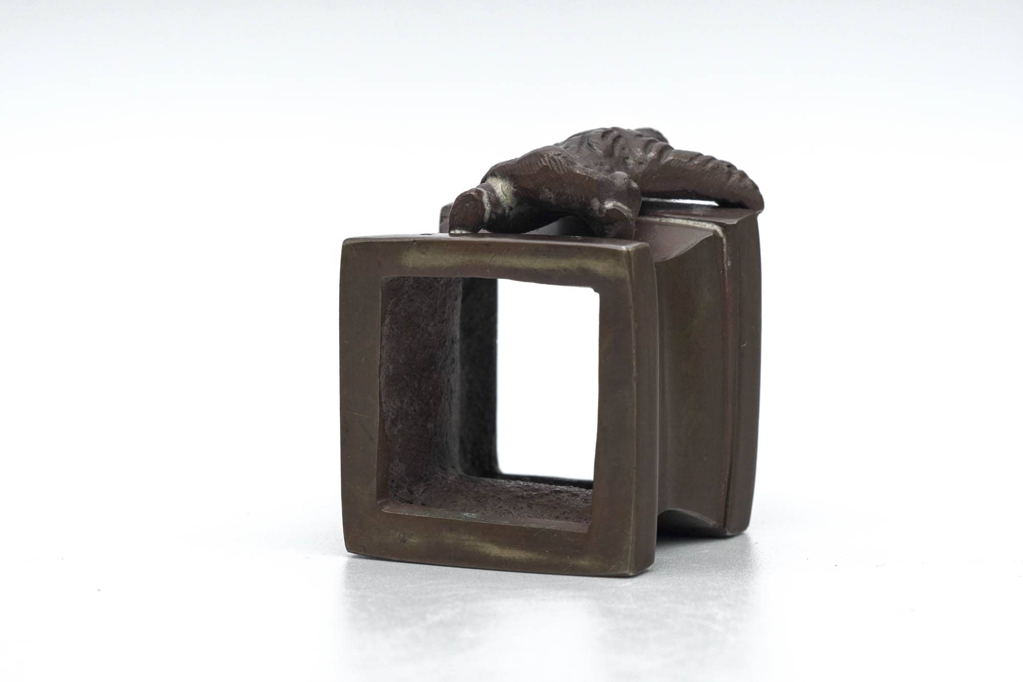 Japanese Futaoki - Bronze Ikkanjin Lid Rest