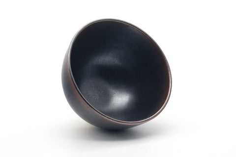 Tezumi — Japanese Matcha Bowl - Brown Glossy Glazed Wan-nari Chawan - 350ml — three-quarter view