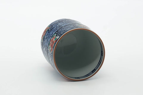 Tezumi — Japanese Teacup - Blue Floral Geometric Arita-yaki Yunomi - 245ml — three-quarter view