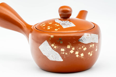 Tezumi — Japanese Kyusu - Gold White Floral Tokoname-yaki Mesh Teapot - 200ml — closeup of the base
