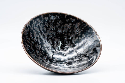 Tezumi — Japanese Matcha Bowl - Tenmoku Glazed Hira-gata Summer Chawan - 100ml — three-quarter view
