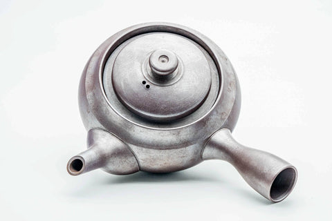 Overhead view of the large kyusu, lid on, showing the collared lid and handle.