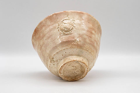 Japanese Matcha Bowl - Donguri Gohonte Ido-Style Hagi-yaki Chawan - 400ml - side view showing the warm peach glaze