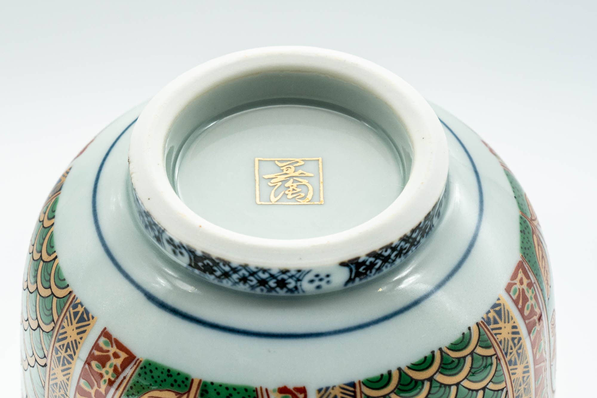 Japanese Teacup - Floral Geometric Gold Arita-yaki Lidded Yunomi - 140ml