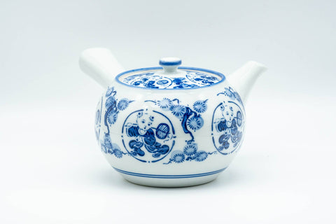 Tezumi — Japanese Kyusu - Flowers and Villagers Porcelain Arita-yaki Debeso Teapot - 300ml — three-quarter view