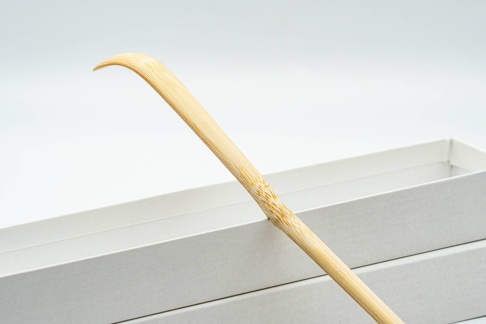 Japanese Chashaku - 翠華園 Suikaen - Shiratake White Bamboo Matcha Scoop - Tezumi