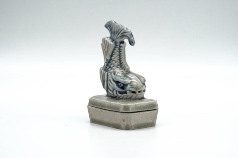 Japanese Kogo - 河村硯山 Kawamura Kenzan - Shachihoko Seto-yaki Incense Container