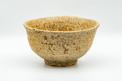 Japanese Matcha Bowl - Earthy Textured Hatazori-gata Chawan - 300ml - side view of the textured cream bowl