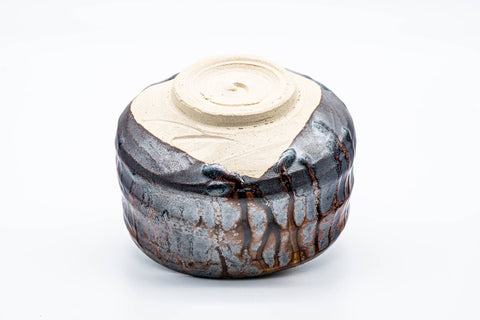 Underside of the chawan showing the unglazed foot ring