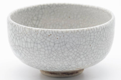 Tezumi — Japanese Matcha Bowl - White Crazed Glazed Chawan - 400ml — tipped to show the interior