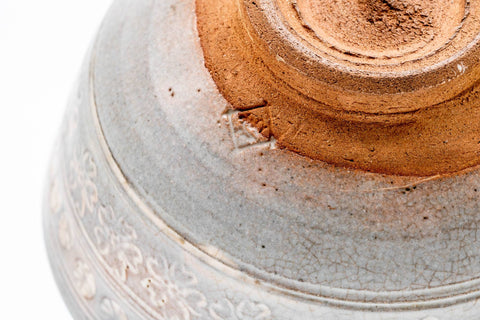 Japanese Matcha Bowl - Floral Grey Pink Mishima Glazed Chawan - 250ml - closeup of the foot showing exposed clay and glaze pooling