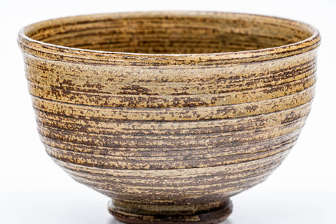 Japanese Matcha Bowl - Brown Spiraling Irabo Wan-nari Chawan - 475ml - side view showing the spiraling rings