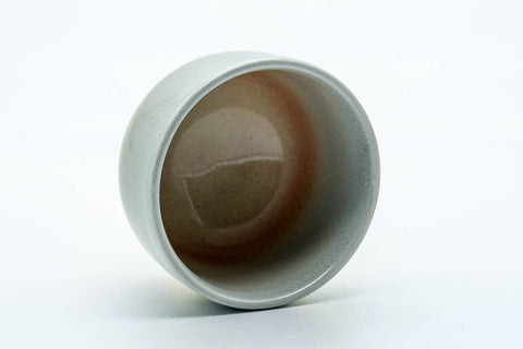 Tezumi — Japanese Teacup - 天鵬山 Tsubaki Kiln - Classic Beige Hagi-yaki Yunomi - 80ml — three-quarter view
