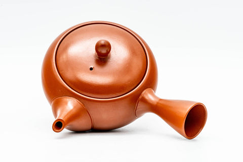 Overhead view of the closed teapot showing the lid.