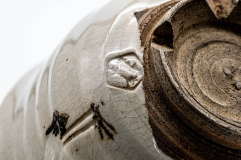 Japanese Matcha Bowl - Beige Standing Crane Thumb-indented Chawan - 200ml