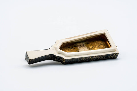 Tezumi — Japanese Kogo - 橋本城岳 Hashimoto Shirotake - Gold Hagoita Incense Container — tipped to show the interior
