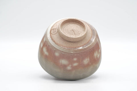 Tezumi — Japanese Matcha Bowl - Beige Pink Gohonte Golden Kyo-yaki Chawan - 250ml — top-down view of the interior