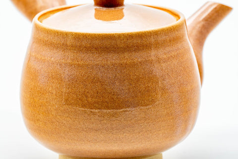 Japanese Kyusu - Pink Hagi-yaki Ceramic Filter Teapot - 300ml - closeup of the lower body and foot showing the pink-tan clay tone and rim