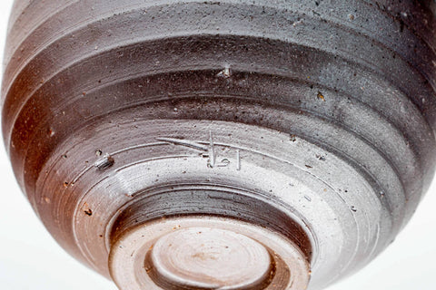 Tilted closeup of the foot and throwing rings of the Bizen chawan