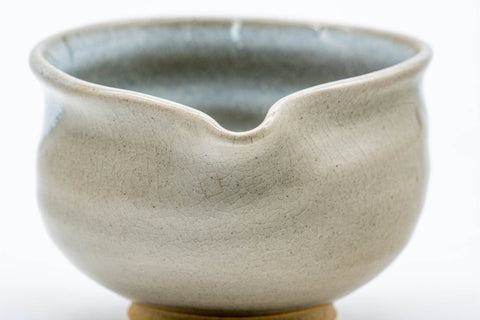 Tezumi — Japanese Katakuchi - Beige White Glazed Hagi-yaki Yuzamashi Water Cooler - 100ml — inverted showing the foot ring