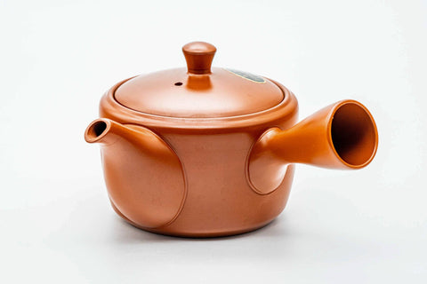 Red shudei Tokoname kyusu, three-quarter view from the rear with the handle to the right