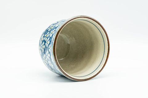 Tezumi — Japanese Teacup - Blue and White Floral Patterned Yunomi - 175ml — three-quarter view
