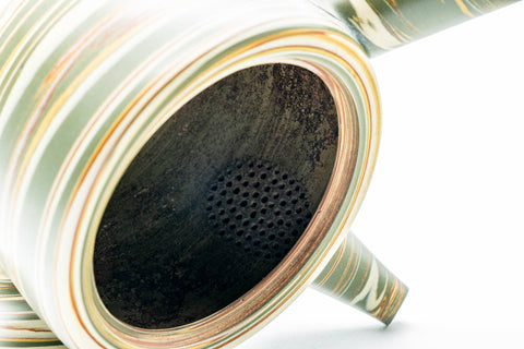 Interior view with the lid removed, revealing the built-in ceramic do-ake filter at the base of the spout.