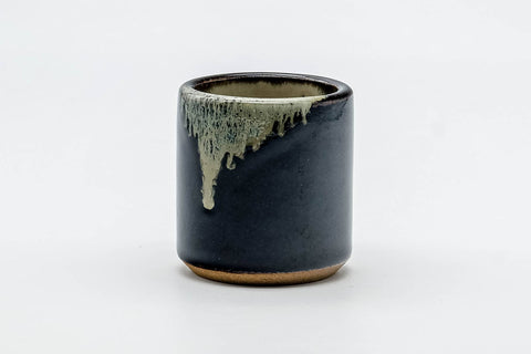 Tezumi — Japanese Teacup - Black Beige Drip-Glazed Ushirode Yunomi - 100ml — three-quarter view