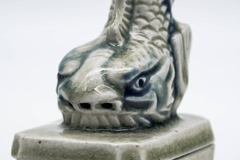 Japanese Kogo - 河村硯山 Kawamura Kenzan - Shachihoko Seto-yaki Incense Container