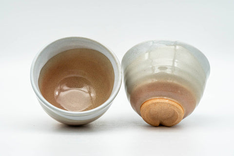 Tezumi — Japanese Teacups - Pair of Unique Beige White Glazed Hagi-yaki Yunomi - 120ml — three-quarter view