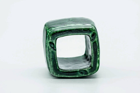 Angled view of the square ring opening of the lid rest.